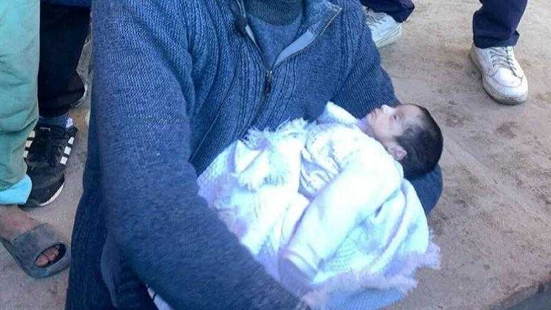 وفاة توأم رضيع فقد حياته أمس جراء البرد القارس فى غزة