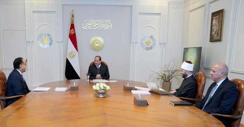 الرئيس السيسي يُوجه بمواصلة جهود تحسين أحوال الأئمة والخطباء والدعاة