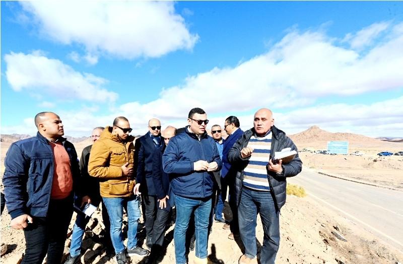 وزير الإسكان ومحافظ جنوب سيناء يتفقدان مشروع ازدواج طريق مطار سانت كاترين - كمين النبي صالح