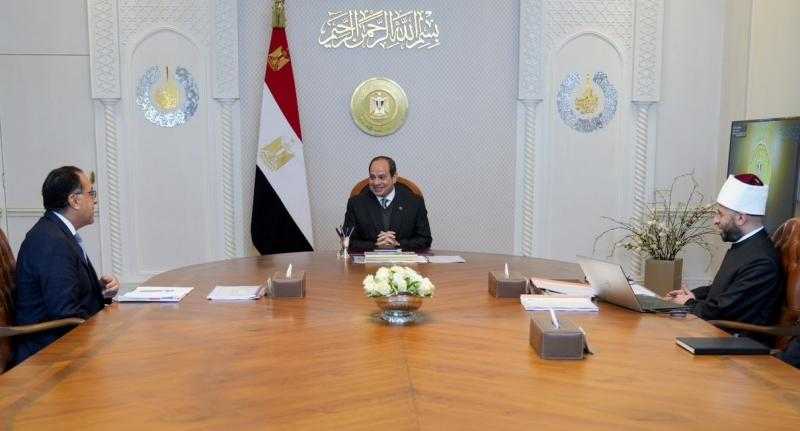 الرئيس السيسي يطلع على خطط تطوير مستشفى الدعاة