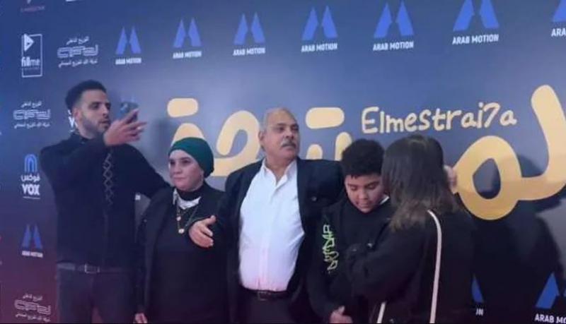 عائلة محمد رضوان يساندونه في العرض الخاص لفيلم المستريحة