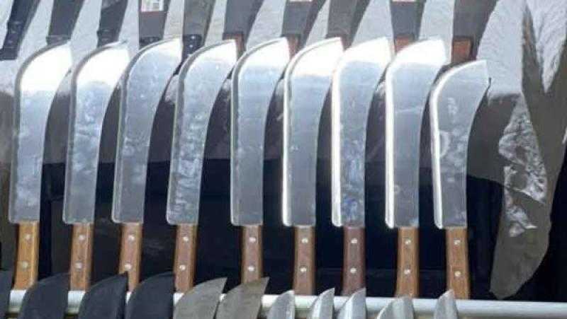 القبض على صاحب محل يتاجر في الأسلحة البيضاء بالبحيرة