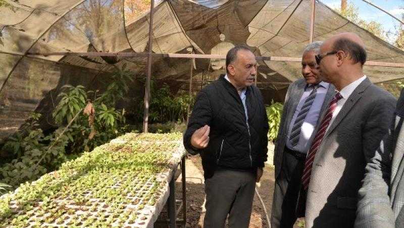 محافظ أسيوط يتفقد المزارع والوحدات الإنتاجية التابعة لكلية الزراعة