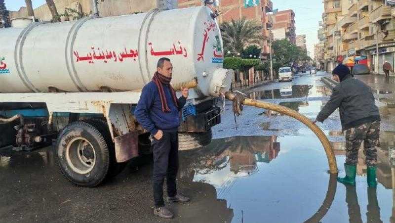 محافظ كفر الشيخ يتابع جهود رفع مياه الأمطار ببيلا | صور