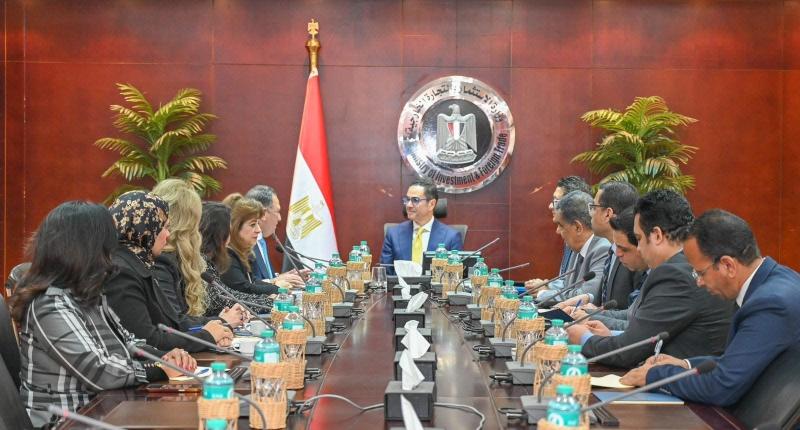 وزير الاستثمار يلتقي وفد حزب الشعب الجمهوري لاستعراض جهود الدولة لزيادة الصادرات المصرية للأسواق الخارجية