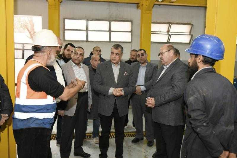 وزير الإنتاج الحربي يتفقد خطوط الإنتاج بشركة هليوبوليس للصناعات الكيماوية (مصنع 81 الحربي)
