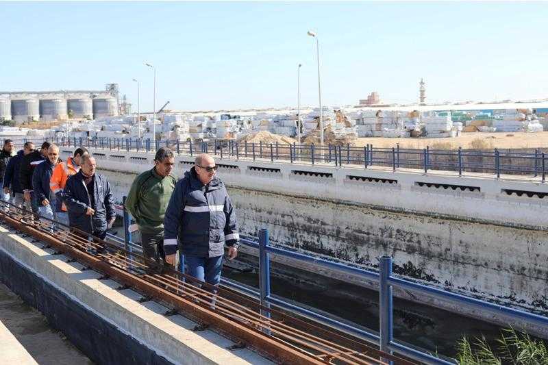 رئيس «صرف صحي الإسكندرية» يتفقد المشروعات وأعمال الطوارئ خلال النوة