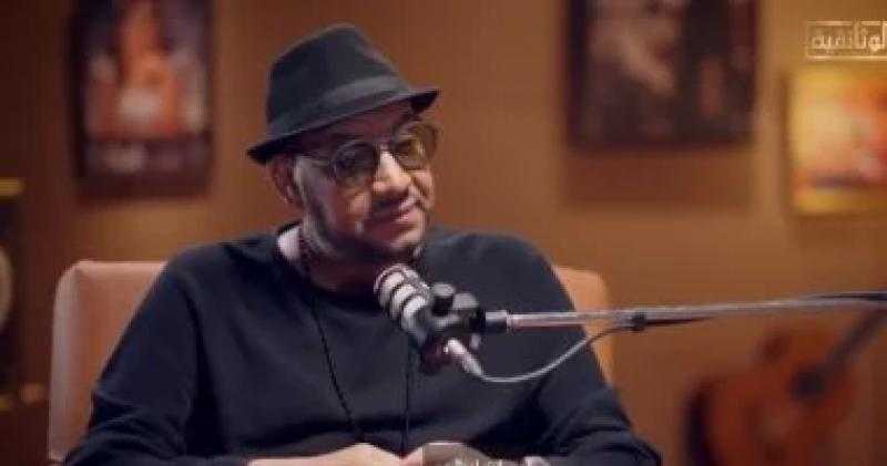 عصام كاريكا: بشجع الزمالك وأول أجر لي كان 500 جنيه في أغنية ”بيني وبينك”