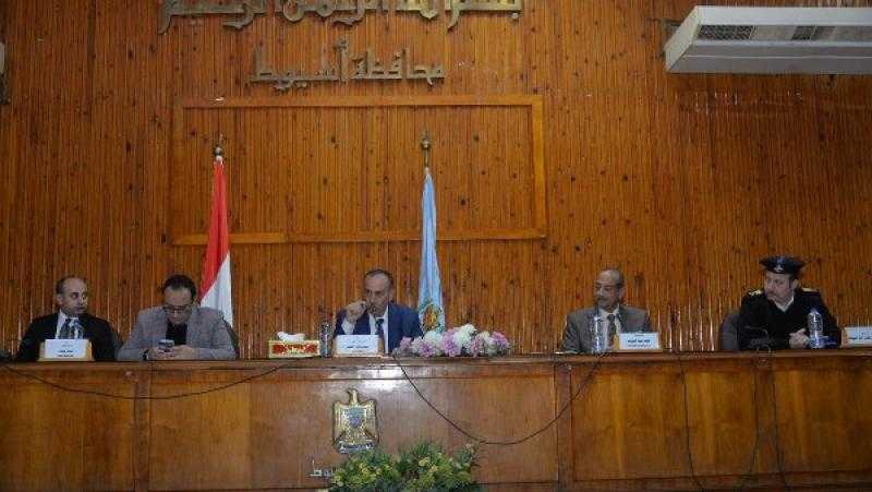 محافظ أسيوط: كارت ”ميزة” مكافأة لمن ينجح في تنظيم الأسرة ومحو الأمية