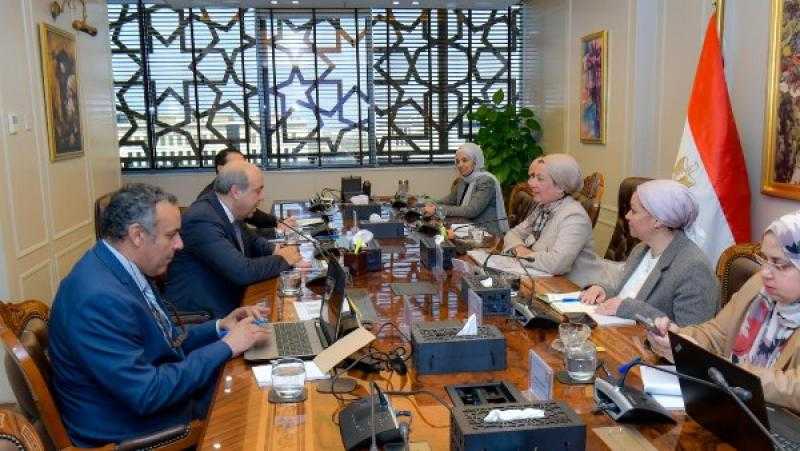 وزير الطيران يناقش مع نظيرته للبيئة مواجهة آثار تغير المناخ وملف الوقود المستدام