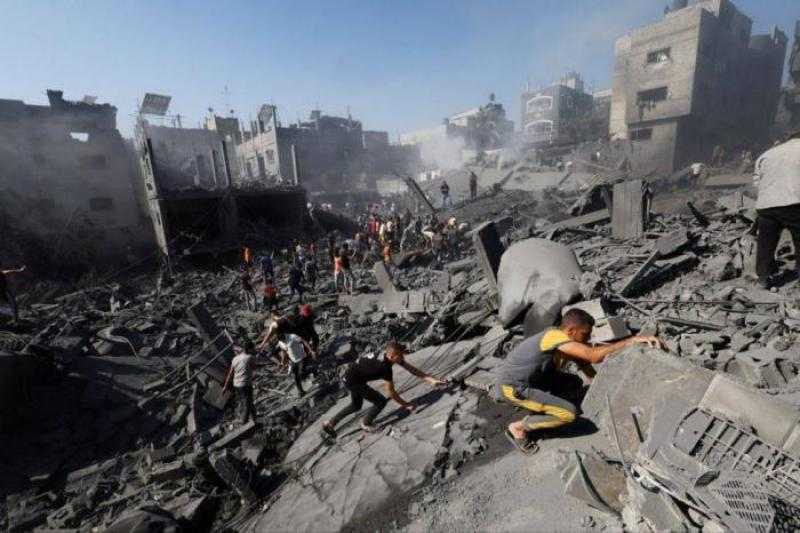 جيش الاحتلال يقصف منطقة الفردوس في مواصي رفح جنوب قطاع غزة