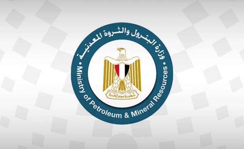 «البترول» تنفي تأجيل زيادة إنتاج الغاز من حقل ظهر.. وتؤكد: الحفر يبدأ في يناير الجاري