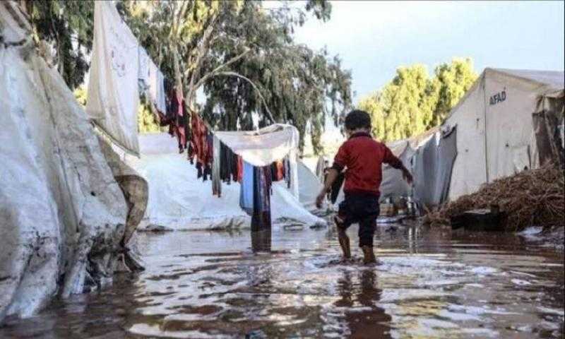 المنظمة الدولية للهجرة: الأمطار تفاقم الكارثة الإنسانية على النازحين بغزة