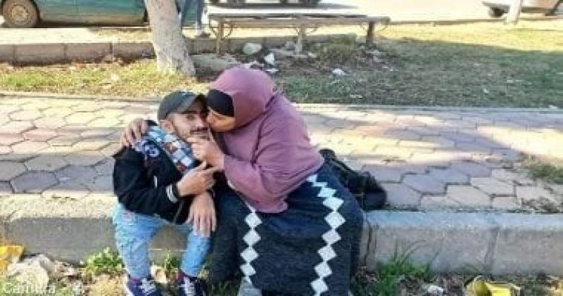 شيخ الأزهر يوجه برعاية ”الأم الملهمة” وتوفير الرعاية الصحية واحتياجات ابنها