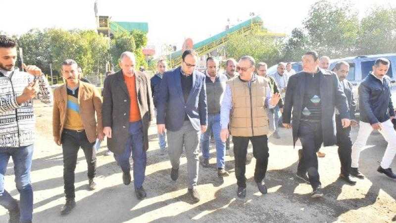 محافظ أسيوط يتفقد مصنع تدوير المخلفات بقرية إسكندرية التحرير