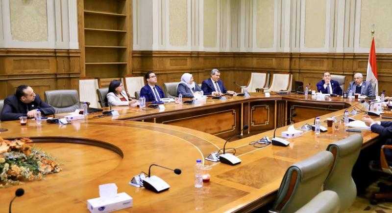 تفاصيل اجتماع ”المركزي للتنظيم والإدارة” بمجلس الشيوخ.. إطلاق منظومة إلكترونية لتنمية قدرات الموظفين..امتحانات الكترونية للمتقدمين في مسابقات التوظيف.. مسابقة لتعيين عدد 1098 موظفاً بالسكة الحديد