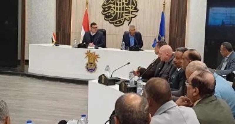 وزير الإسكان: نعتذر لأهل أسوان عن انقطاع المياه.. والسبب ”ضغط الهواء”