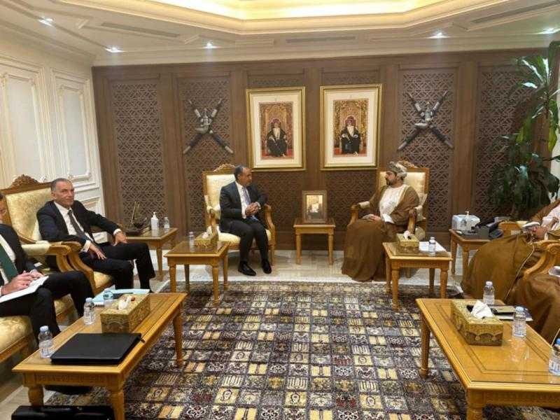 وزير الخارجية والهجرة يلتقي وزير التجارة والصناعة وترويج الاستثمار في سلطنة عمان