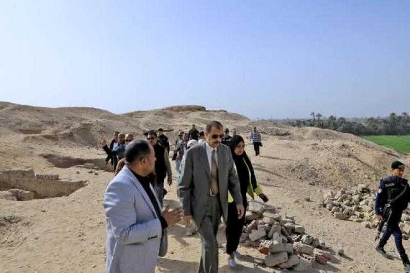 محافظ سوهاج يتفقد التل الأثري بالديابات ومقابر الحواويش بأخميم