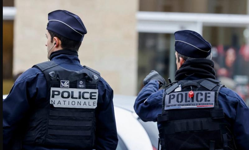 الشرطة الفرنسية تعتقل ثلاثة جزائريين لنشر مقاطع فيديو تحرض على العنف