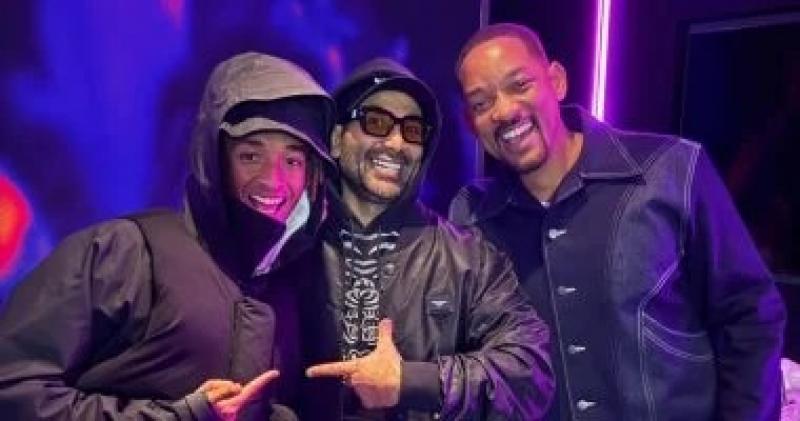 أحمد سعد يمازح ويل سميث بصورة جديدة.. جيدن كبر وبقي عريس