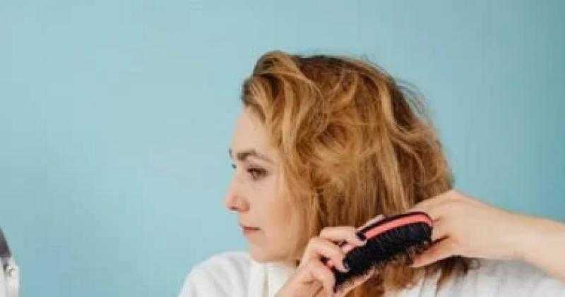 5 خطوات بسيطة تعالج تقصف أطراف الشعر وتمنحه الحيوية والصحة