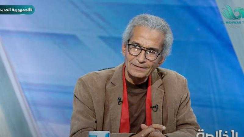 مجاهد العزب: اكتشفت موهبتي بالفن التشكيلي وأنا في الابتدائية