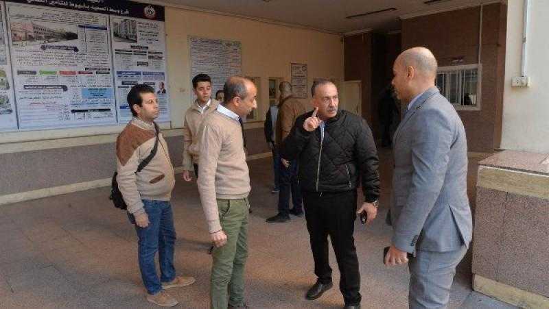 محافظ أسيوط يفاجئ العاملين بمستشفى المبرة للتأمين الصحي |صور