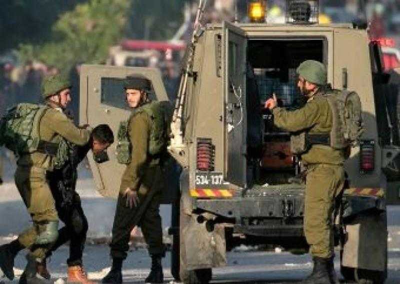 قوات الاحتلال تعتقل 15 فلسطينيا من الضفة