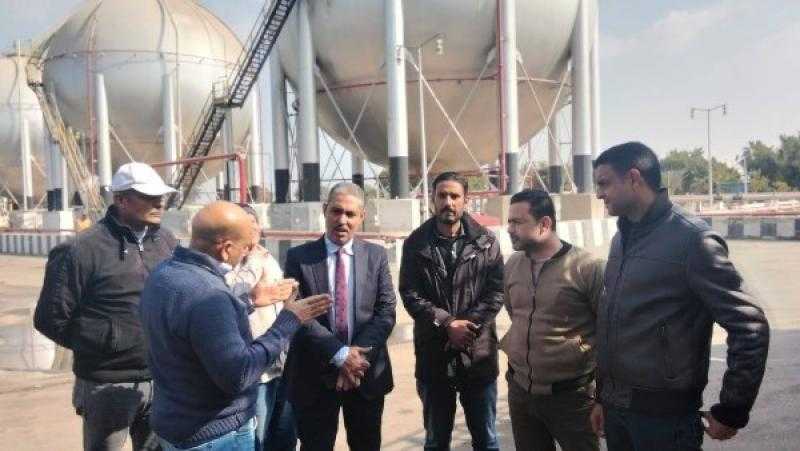 تموين أسيوط تتابع سير العمل بمصنع تعبئة أسطوانات البوتاجاز ”بتروجاس”