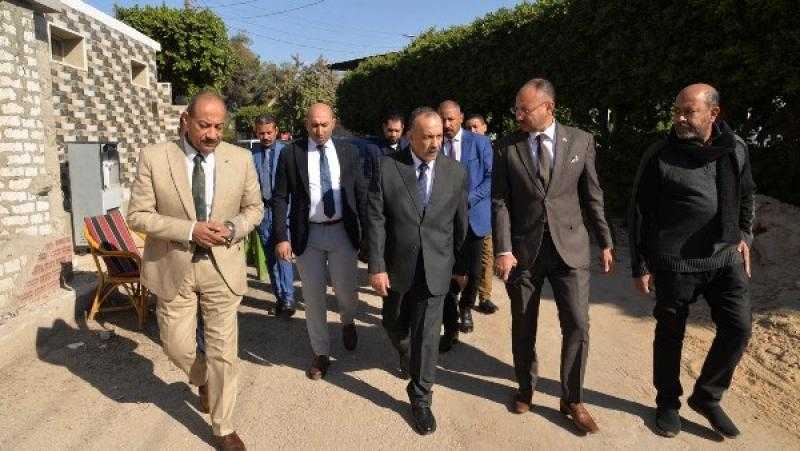 تشكيل مجلس إدارة جديد.. محافظ أسيوط يتفقد نادي العاملين بالإدارة المحلية