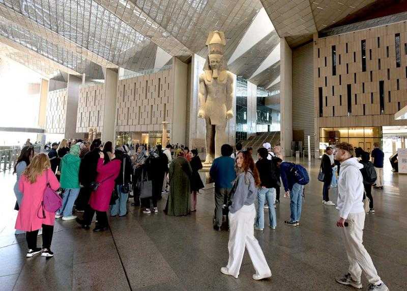 رئيس الوزراء يتفقد اللمسات النهائية لمشروع المتحف المصري الكبير والمنطقة المحيطة.. صور