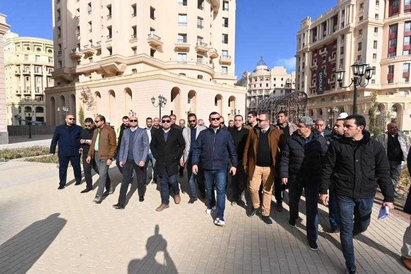 وزير الإسكان يتفقد سير العمل بالحي السكني الخامس R5 وعددا من الطرق والمحاور بالعاصمة الإدارية الجديدة