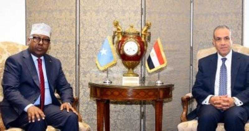 وزير الخارجية والهجرة يعقد مباحثات مع نظيره الصومالى