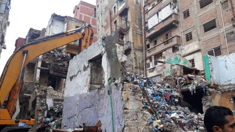 إزالة الخطورة الداهمة من 3 عقارات تهدد حياة المواطنين بالإسكندرية