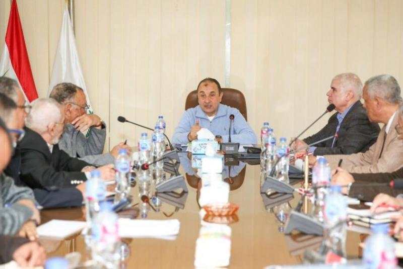 وزير قطاع الأعمال العام يتفقد مصانع الدلتا للأسمدة بطلخا.. صور