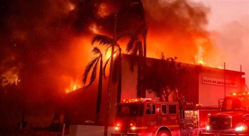 وفاة 16 وإجلاء 200 ألف شخص وتدمير 12 ألف منزل.. ”الجارديان” تبرز حجم خسائر حرائق لوس انجلوس