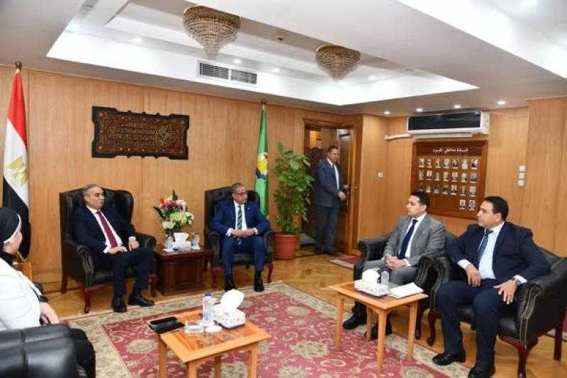 رئيس حماية المستهلك يلتقي محافظ الفيوم لمتابعة جهود ضبط الأسواق وأسعار السلع