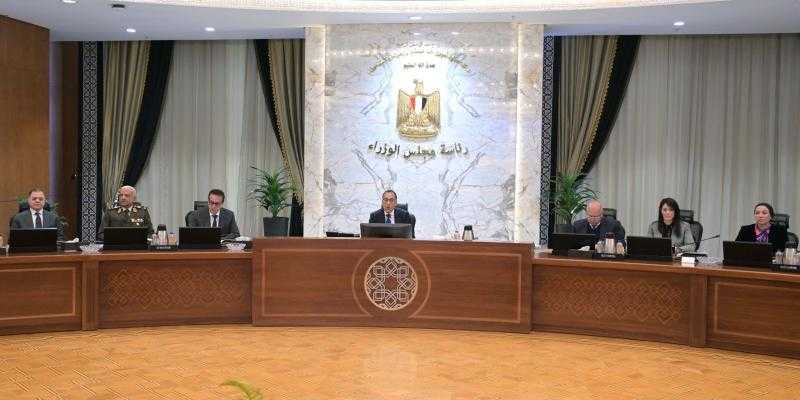 رئيس الوزراء يستعرض موقف الأراضى وأعمال التنمية بالساحل الشمالى الغربى