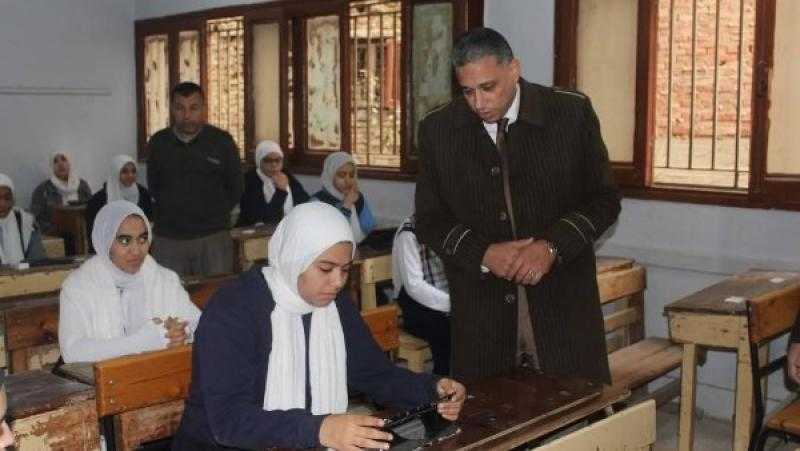 محافظ الجيزة: انتظام امتحانات الفصل الدراسي الأول بالإدارات التعليمية دون معوقات