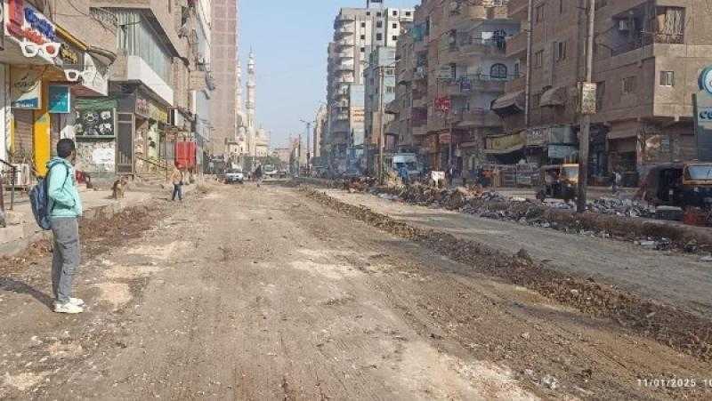 محافظ القليوبية يتابع أعمال رصف الطرق والشوارع بالمدن