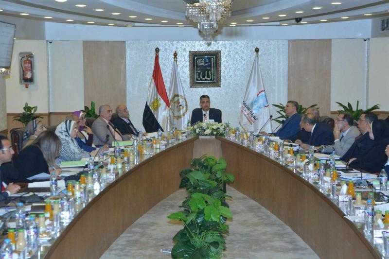 وزير التموين يناقش تحديث خطوط إنتاج ”القابضة للصناعات الغذائية”.. وتحسين كفاءة التخزين والتوزيع
