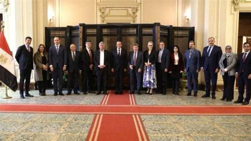 وزير الصحة يبحث مع اتحاد الصناعات الألمانية التوسع في ملف تدريب فرق التمريض