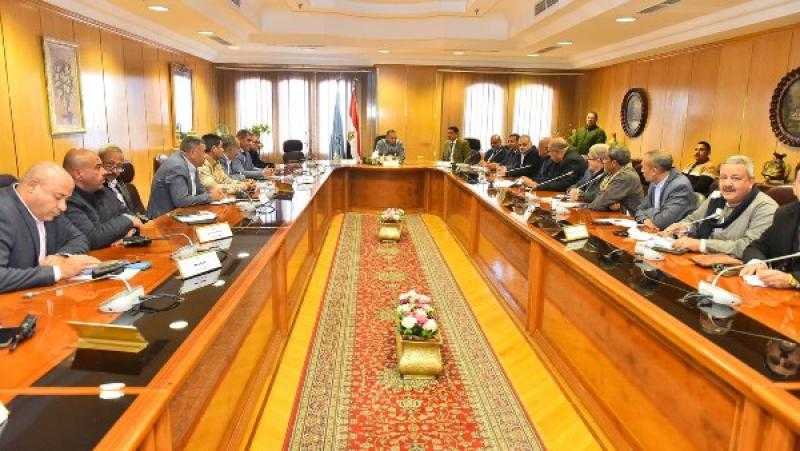 محافظ أسيوط يشهد ندوة تعريفية عن رفع الوعي المائي وترشيد الاستهلاك