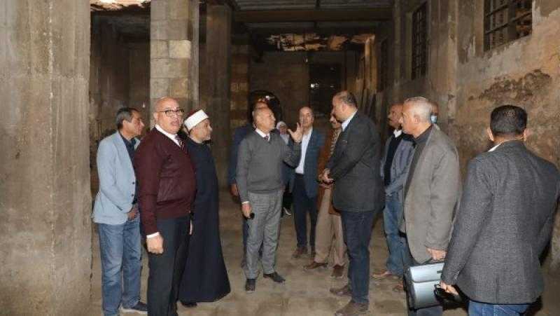 محافظ القاهرة يتابع أعمال التطوير الجارية بالمنطقة التاريخية