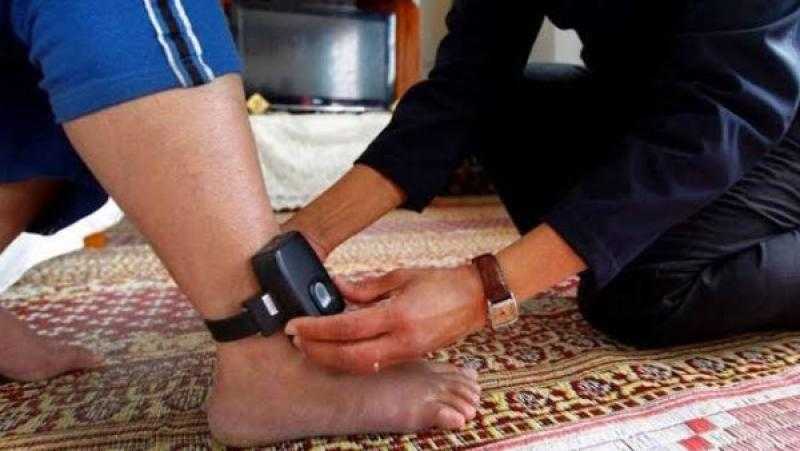 عضو اللجنة التشريعية: الحكومة رفضت اعتماد الإسورة الإلكترونية كبديل للحبس الاحتياطي