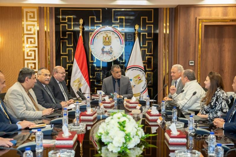وزير الإنتاج الحربي يستقبل وفد ”بابيريوس” الأسترالية لبحث تطوير منظومة تدوير المخلفات