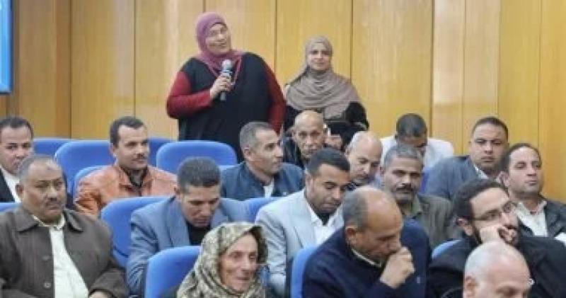 محافظ المنيا: إنهاء مشاكل الصرف الصحى وتوصيل المياه لمنازل بأبو قرقاص