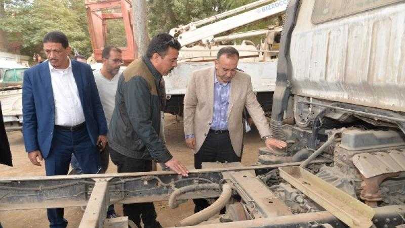 محافظ أسيوط يتفقد شركة إصلاح السيارات لمتابعة سير عمل صيانة المركبات