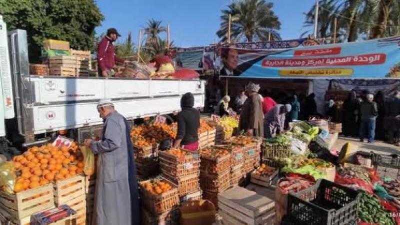محافظ الوادي الجديد: أسواق اليوم الواحد بالقرى تخفف الأعباء عن المواطنين